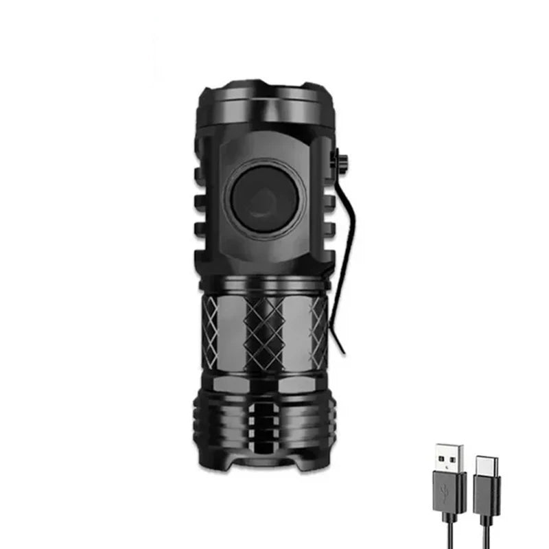 torche rechargeable led noire compacte résistante chocs auto défense usb moderne intense diagonale texturée