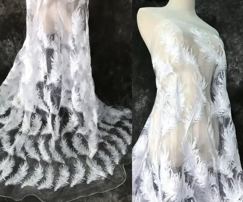 tissu dentelle plumes blanc noir transparent élégant festif décoration robe tutu mariage