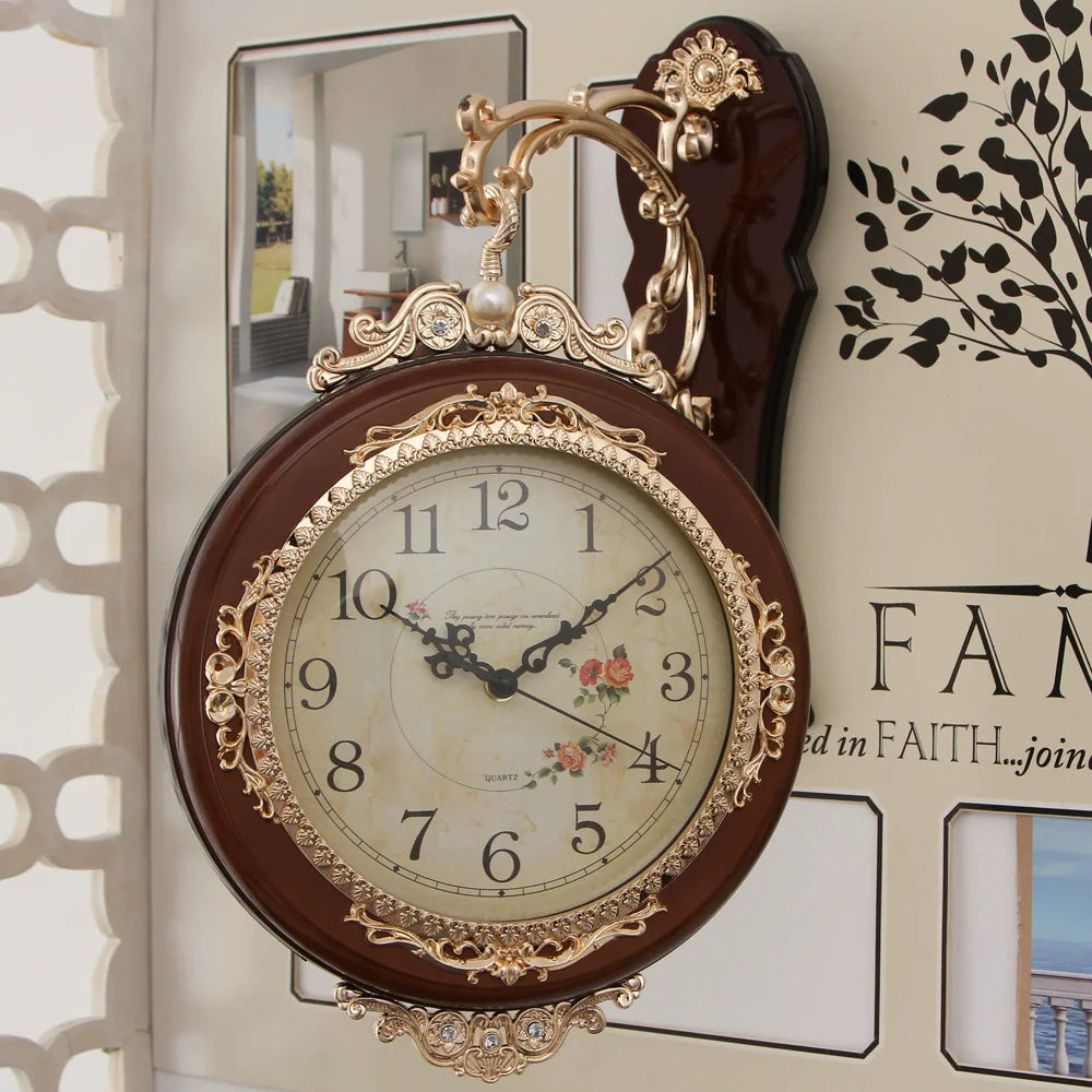 horloge murale vintage motif floral blanc doré fixation européen minimaliste