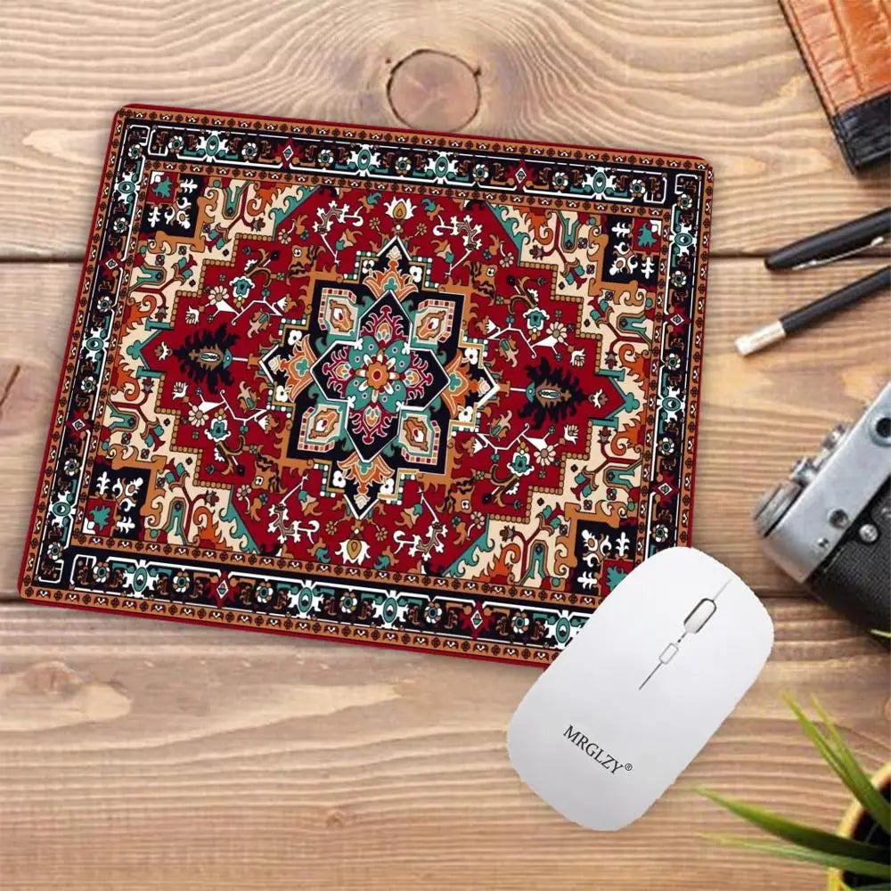 tapis souris caoutchouc rouge ornements floraux bordure ornée adhésif durable traditionnel motifs géométriques