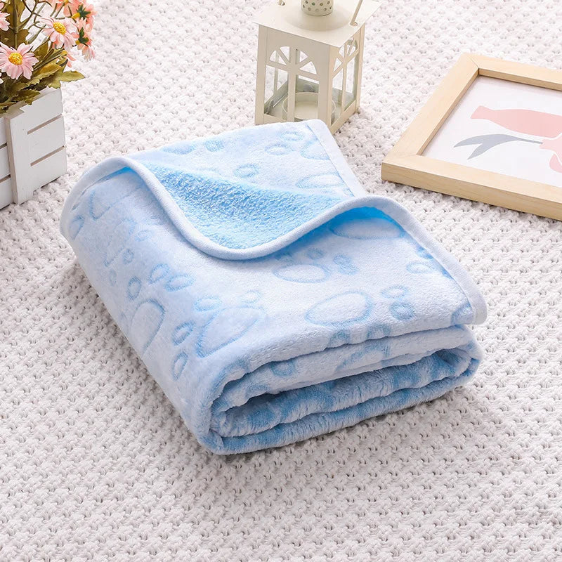 couverture animaux compagnie coton doux gris clair gris foncé imprimé pattes moderne confortable chiens