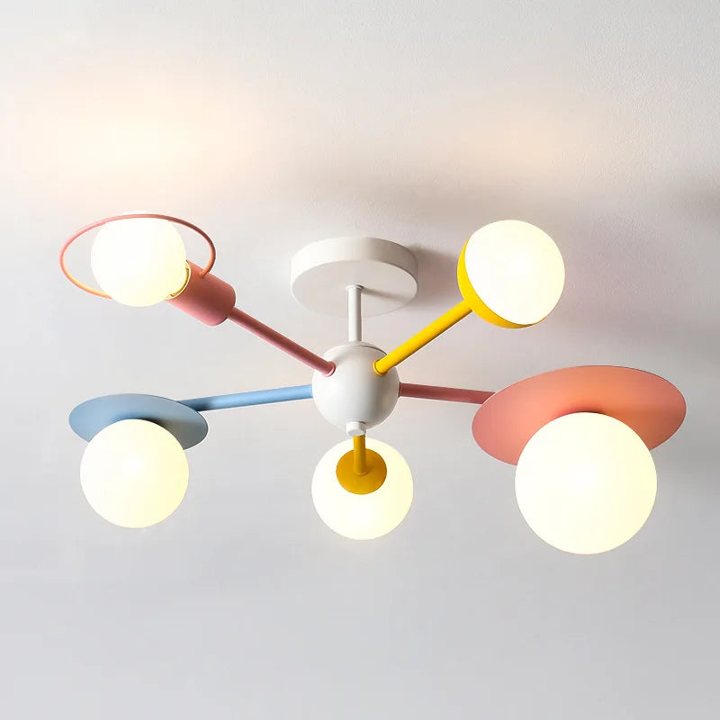 lampe suspension rose jaune bleu sphères translucides moderne minimaliste lumière blanche
