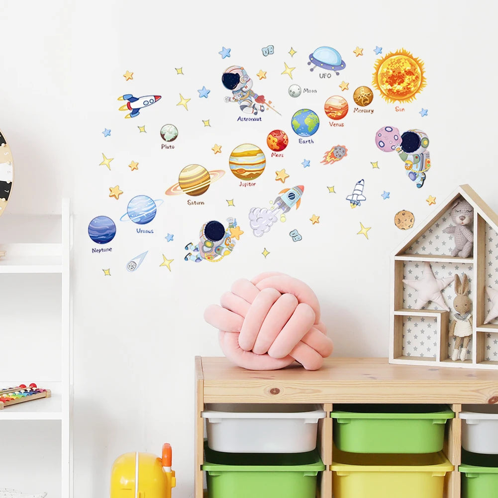 stickers muraux spatial planètes astronautes fusées étoiles multicolores illustratifs enfantins adhésifs chambre enfants decoration
