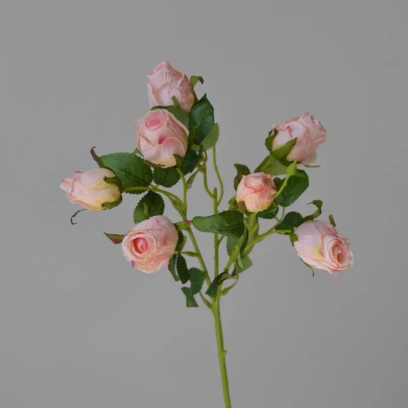 décoration intérieure bouquet roses artificielles soie transparente vase moderne blanc roseclair rosefoncé table maison