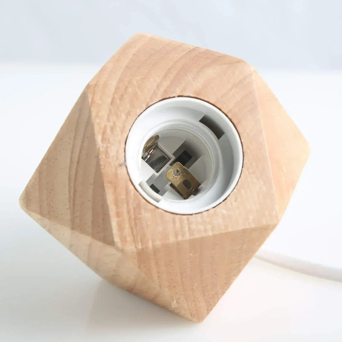 base lampe bois naturel clair texture bois moderne minimaliste vis e27 câble prise interrupteur