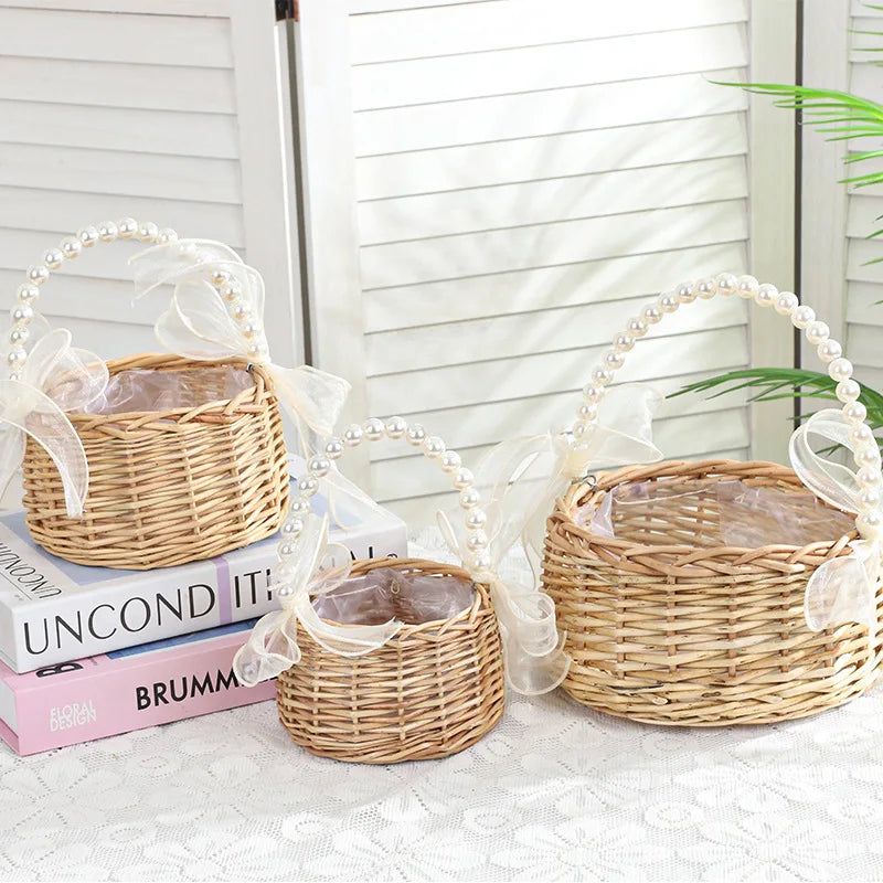 panier osier tressé manche rubans blanc fleurs artificielles mariage romantique décorationintérieur classique