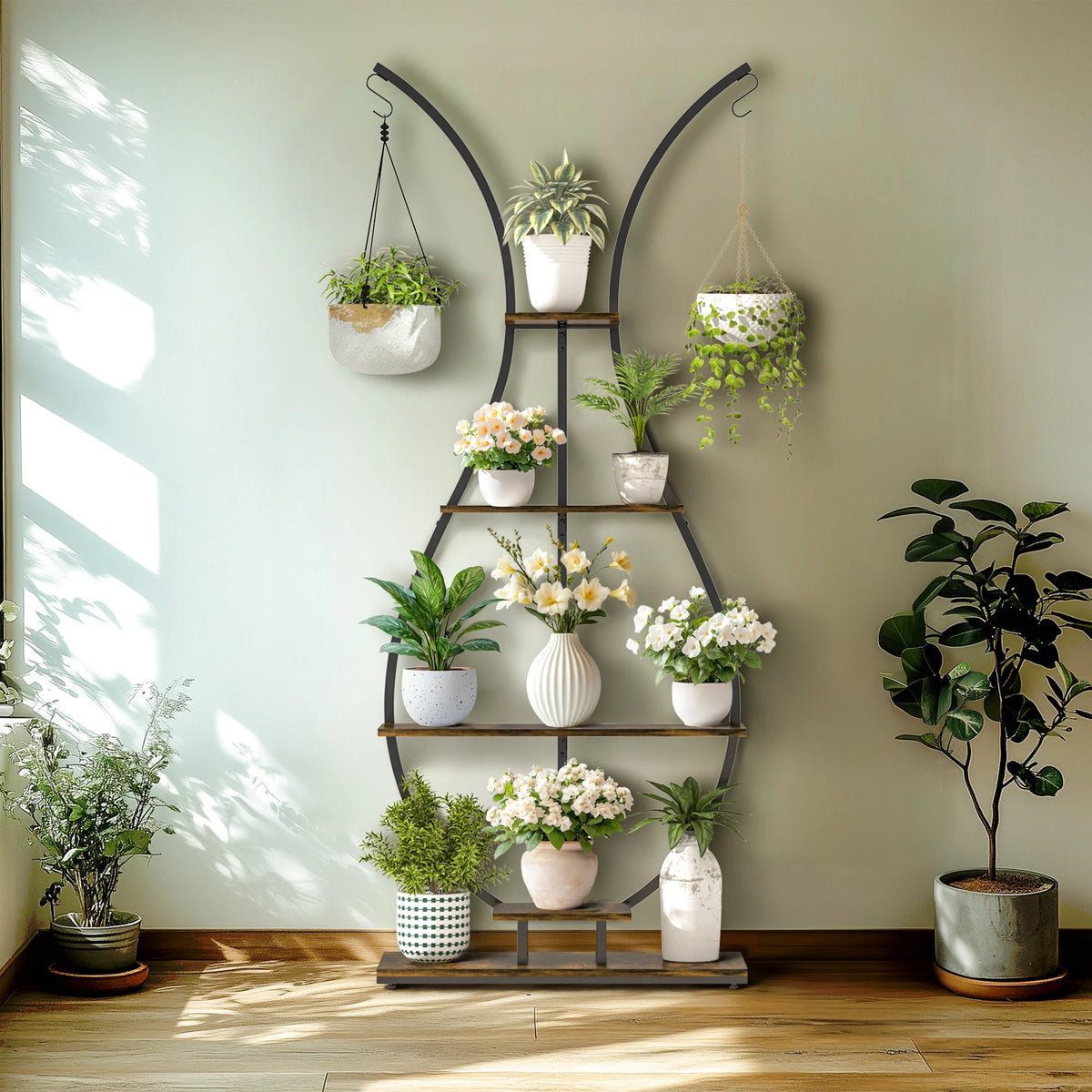 étagère plante métal bois noir moderne niveaux structure lisse panneaux motifs simples minimaliste crochets