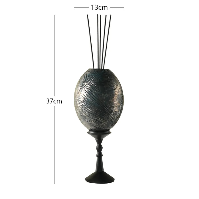 bougie décorative moderne élégante motifs floraux dorés texture ondulée marron clair noir salon diffusion
