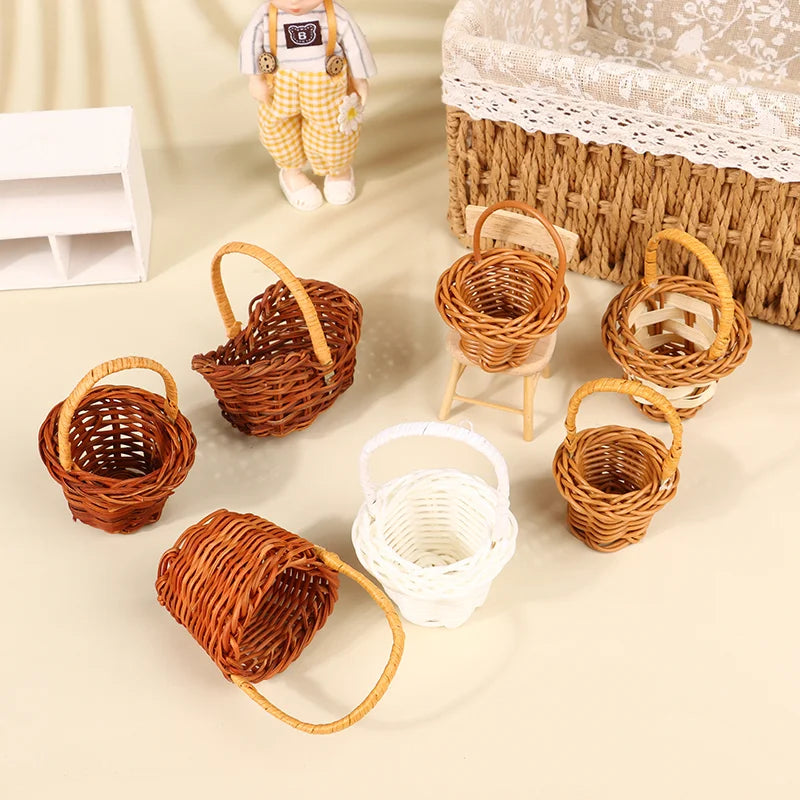 panier tressé marron clair traditionnel poignée jeu enfant imitation maison poupée accessoire nature animaux
