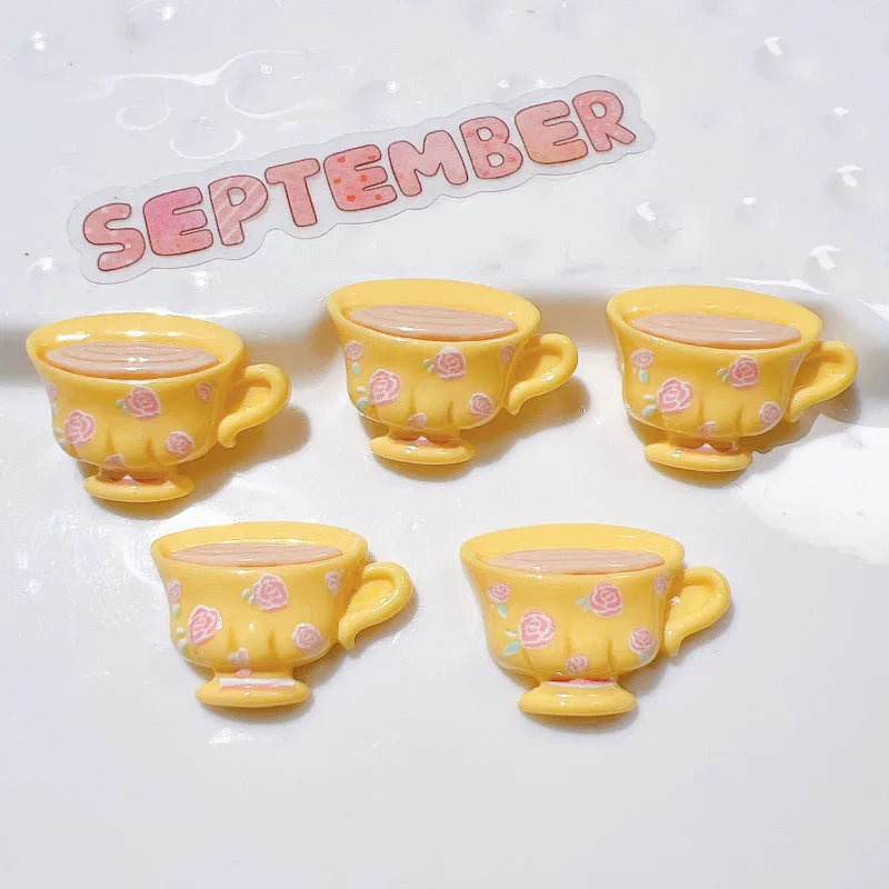 miniatures théière tasses cuillère cupcakes kawaii doux mignon rubans fleurs roses blancs