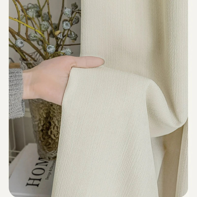 Détail du tissu velours chenille du rideau blanc occultant