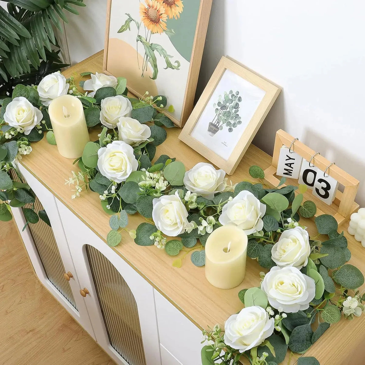 guirlande florale artificielle vertes feuilles blanches roses décoration romantique intérieur mariage anniversaire