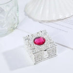 boîte bijoux or argent rouge élégante ajourée motifs floraux vintage cadenas raffiné