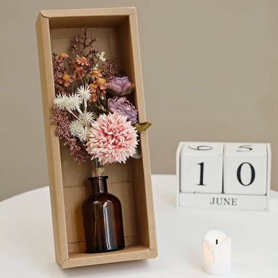 bouquet fleurs séchées rose blanc vase marron boîte carton livres bougies parfumées