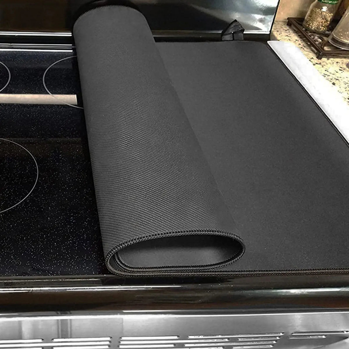 protège plaque cuisinière moderne noir texturé respectueux environnement tapis caoutchouc fixations