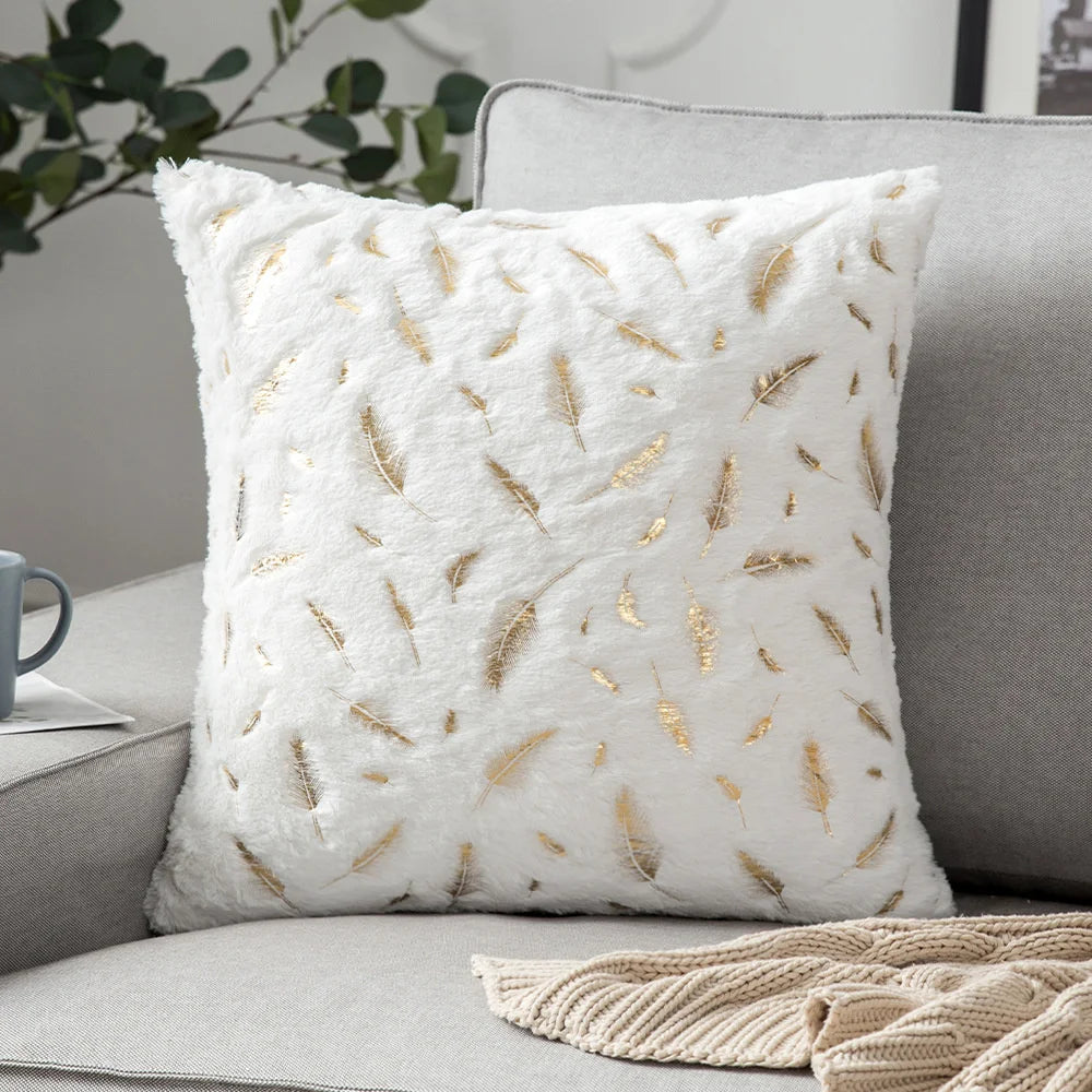 coussin carré blanc motif doré texture veloutée contemporain 43x43cm fixé chambre salon decoration