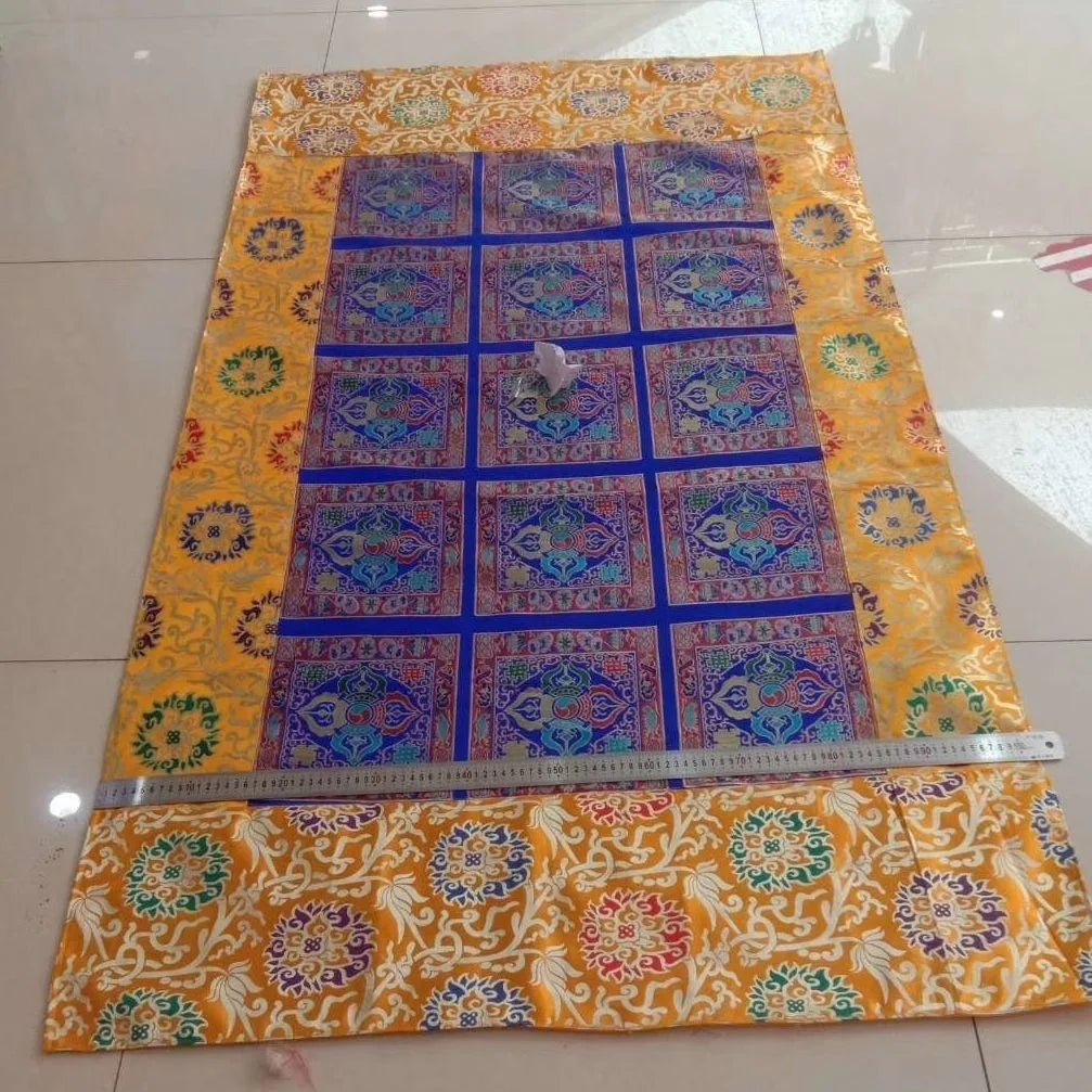 tapis décoratif traditionnel tibétain motifs géométriques floraux couleurs vives jaune bleu blanc rouge vert