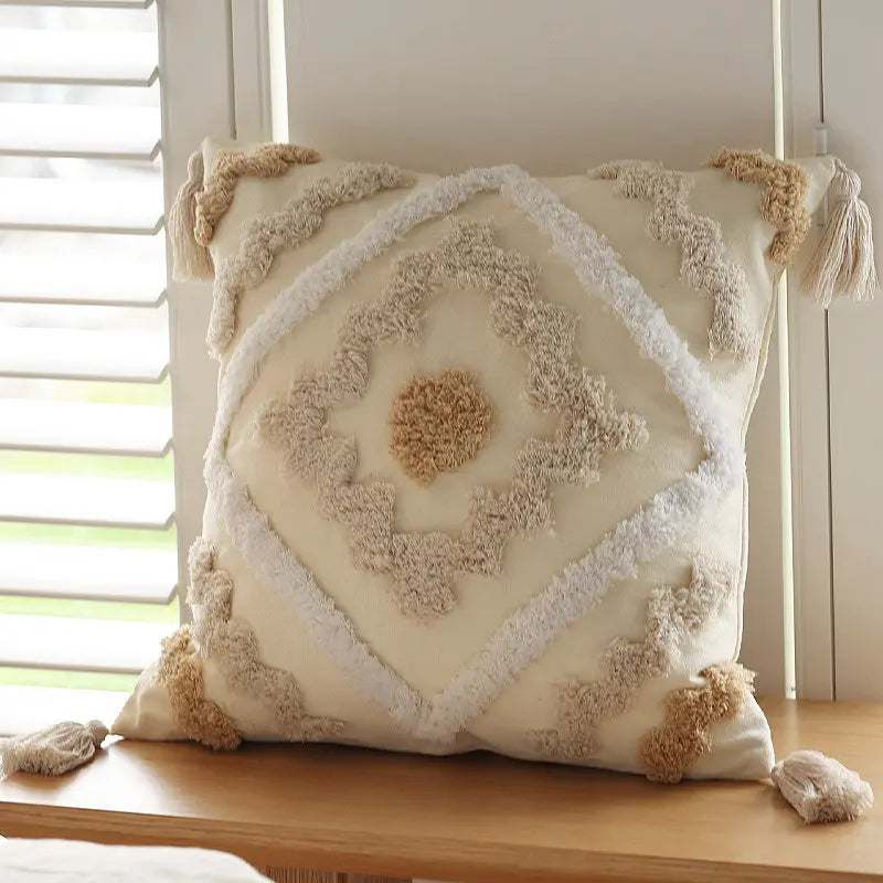 coussins décoratifs bohèmes motifs géométriques blanc cassé franges dentelle