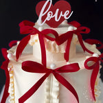 décoration gâteau mariage ruban nœud rouge rose glaçage texturé nacrées festive