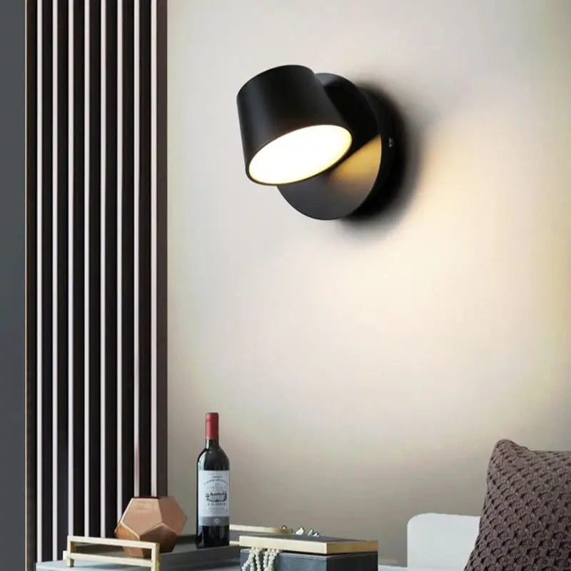 Détail de l'abat-jour coloré de l'applique murale LED