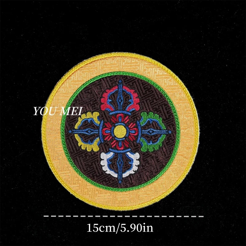broderies tibétaines motifs fleurs table carrée coton polyester artisanal rouge bleu vert jaune marron