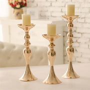 chandelier métal or décor noël mariage élégant baroque motifs sculptés lumière intérieure