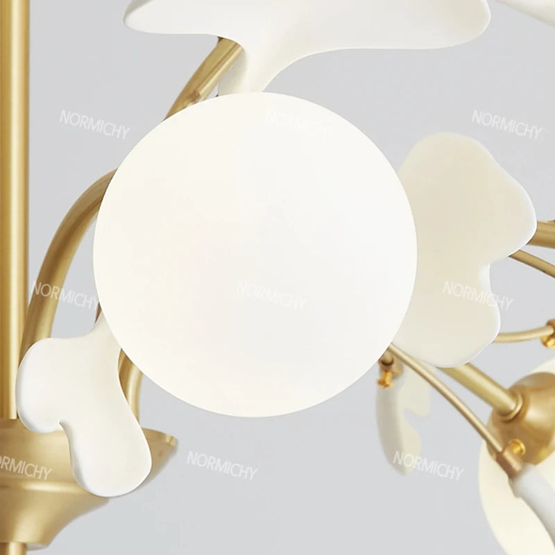 lampe suspendue contemporaine or blanc fleurs opalescente 10 têtes chaîne neutre
