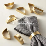 anneaux serviettes or lisses modernes fourchettes cuillères garnitures tables différentes couleurs mariage banquet