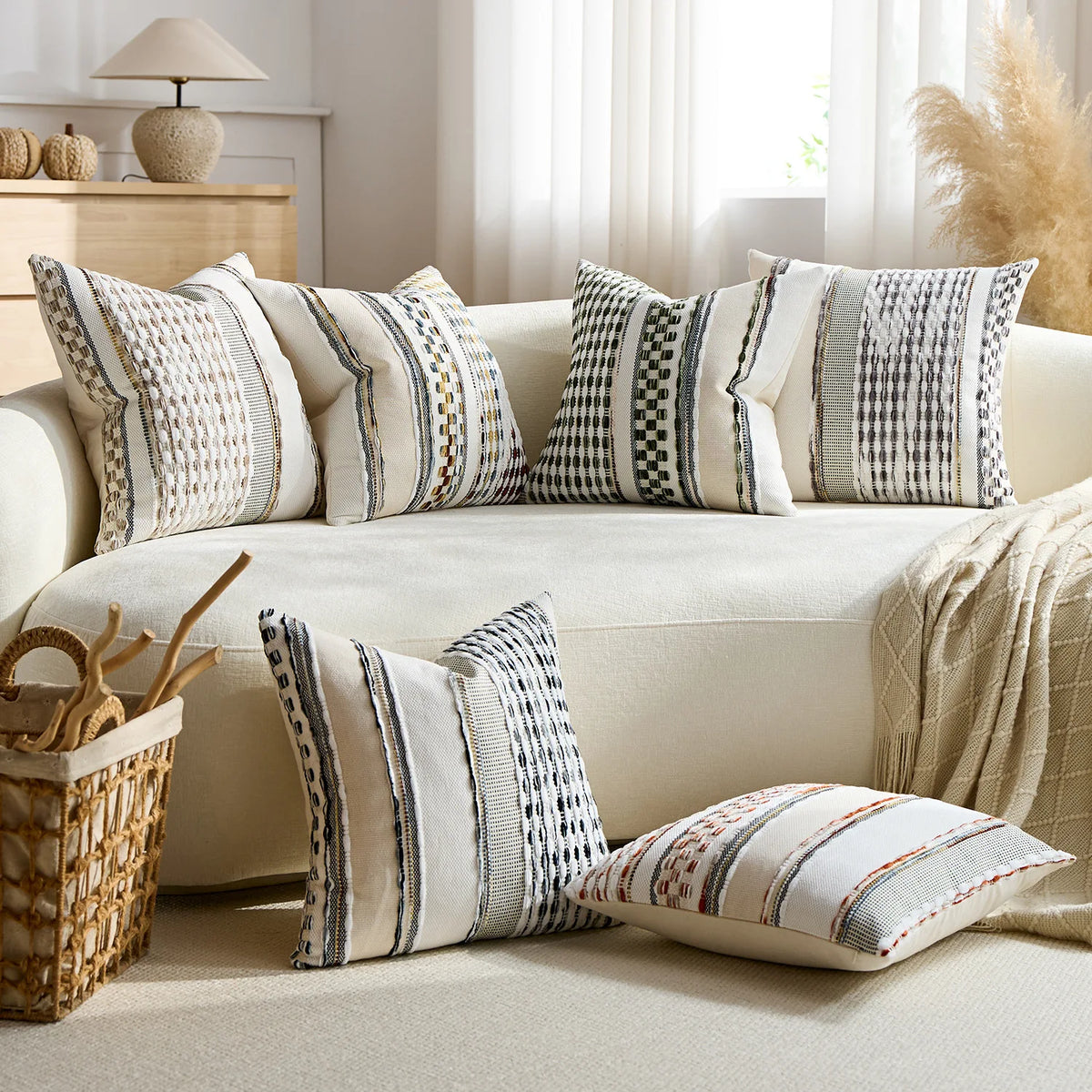 housse coussin carré brodé moderne rayures géométriques polyester blanc gris noir marronclair