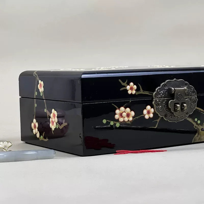 boîte bijoux traditionnelle fleurs blanches roses compartiments miroir cadenas noir japonais vintage floral