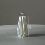 vase décoratif moderne minimaliste motif ondulé spirale opaque fleurs lilas violet table maison salon