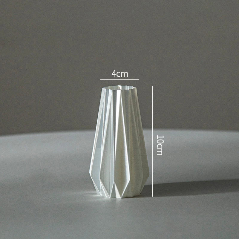 vase décoratif moderne minimaliste motif ondulé spirale opaque fleurs lilas violet table maison salon