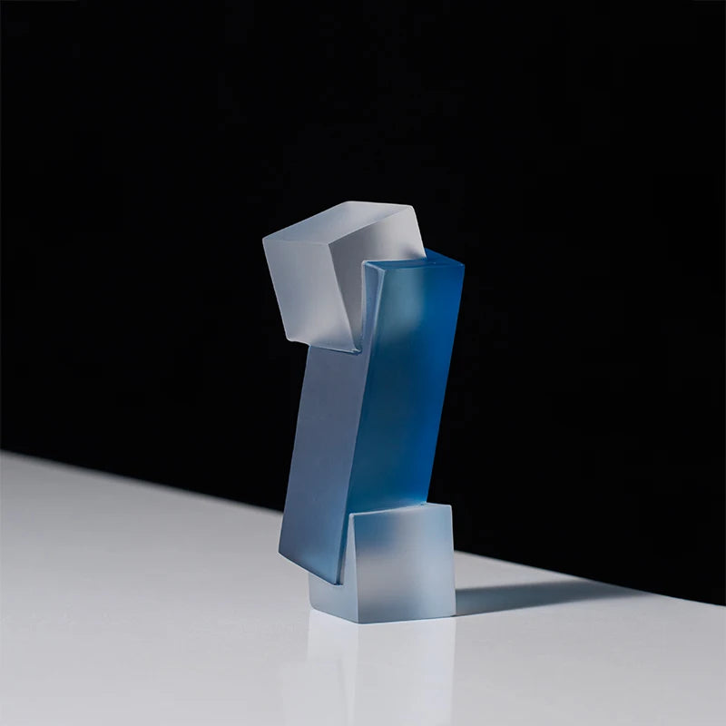 ornement géométrique bleu blanc moderne sculpture abstraite transparent simple deco salon