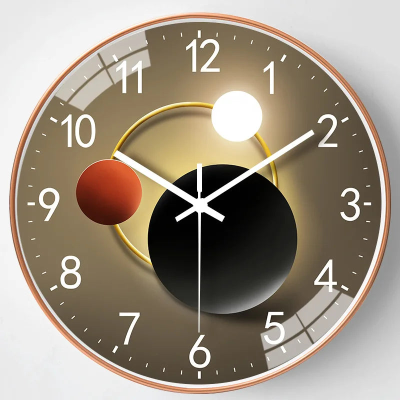 horloge murale moderne quartz aiguille dorée fond marron gris salon verre cristal