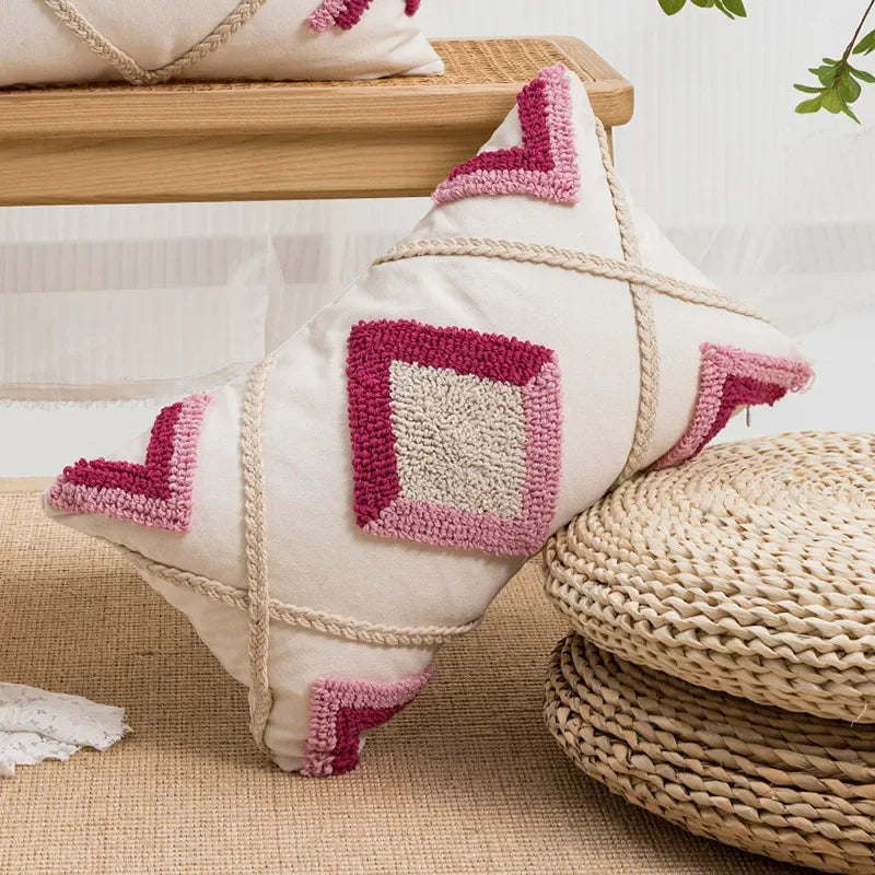 coussin décoratif boho chic blanc bleu marron beige doré motifs géométriques pompons coton