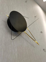 Horloge murale minimaliste avec aiguilles noires