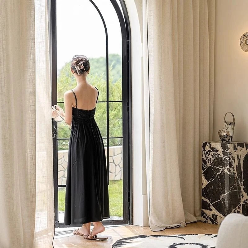rideau moderne beige clair texture lin opacité bordure noire fenêtre maison