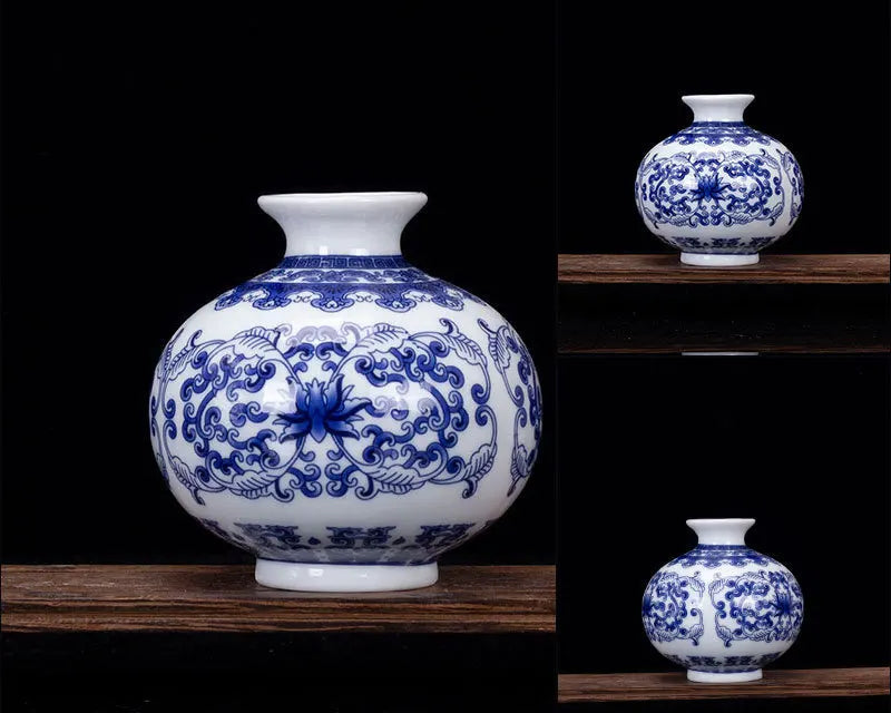 Ensemble d'élégants vases chinois en porcelaine blanche et bleue, ornés de motifs floraux et de motifs décoratifs stylisés, présentés sur un support en bois sombre.