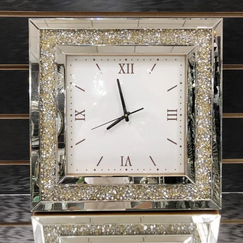 horloge carrée miroir strass aiguilles noires numéros romains blanc moderne chambre salon
