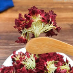 pétales séchés naturels rouge vif jaune clair texture fibreuse décoration maison anniversaire baby shower