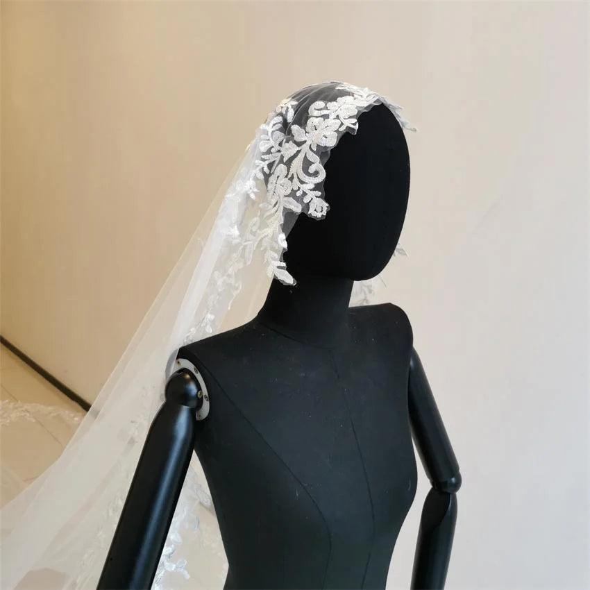 voile mariée cathédrale tulle dentelle off white transparent classique broderie florale femme adultère monocouche