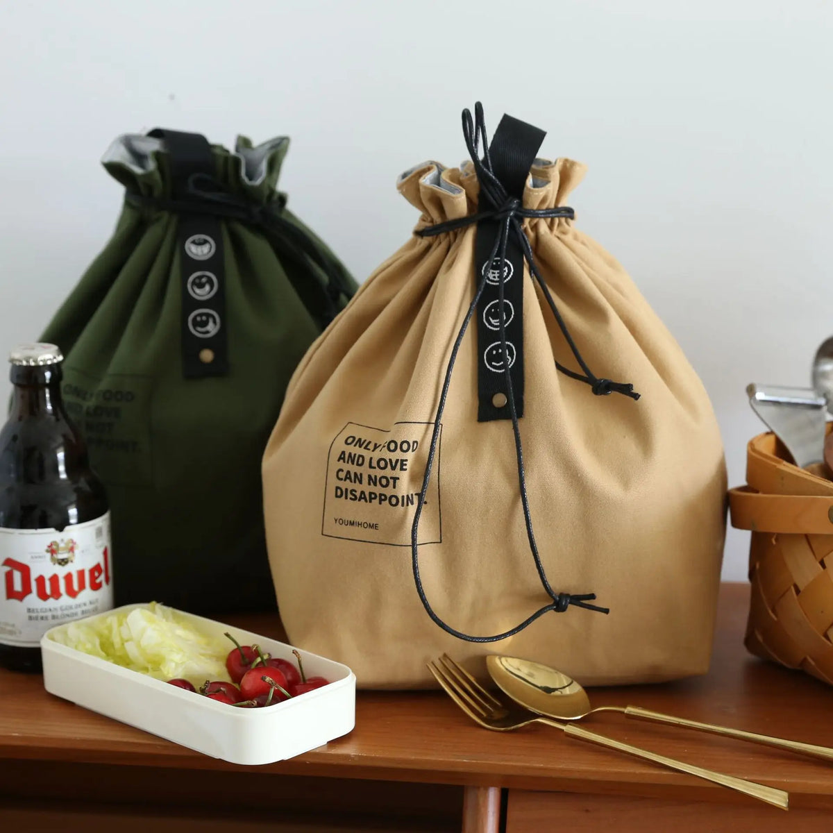 sac repas isotherme toile pliable kaki clair vert foncé intérieur argenté moderne minimaliste rustique