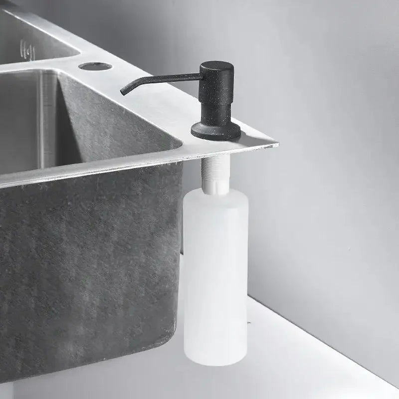 distributeur savon liquide acier inoxydable finition brossée blanc noir texture granulée moderne minimaliste fixation