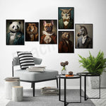 Une collection de portraits animaliers élégants et fascinants, donnant vie à des créatures sauvages dans des tenues et des poses éminemment humaines, créant une atmosphère sophistiquée et captivante dans l'espace.