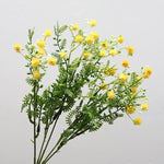 décoration intérieure bouquet artificiel feuilles vertes fleurs blanches jaunes roses naturel salon jardin