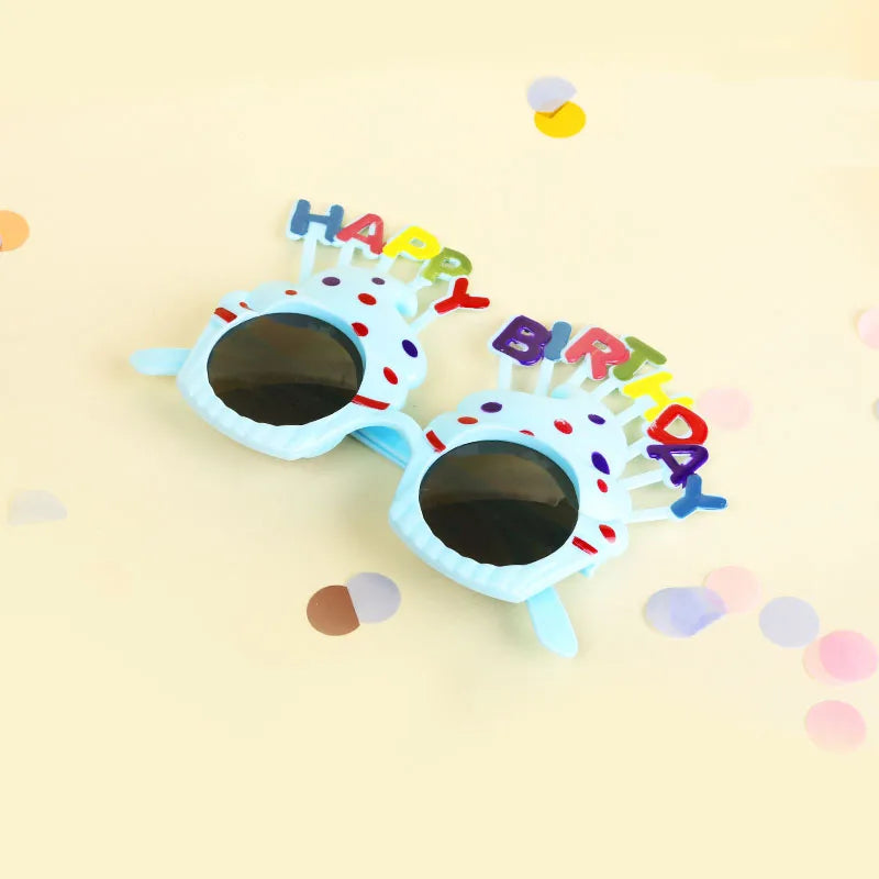 lunettes soleil happy birthday lettres colorées rose bleu clair jaune rouge opaques festives adultes