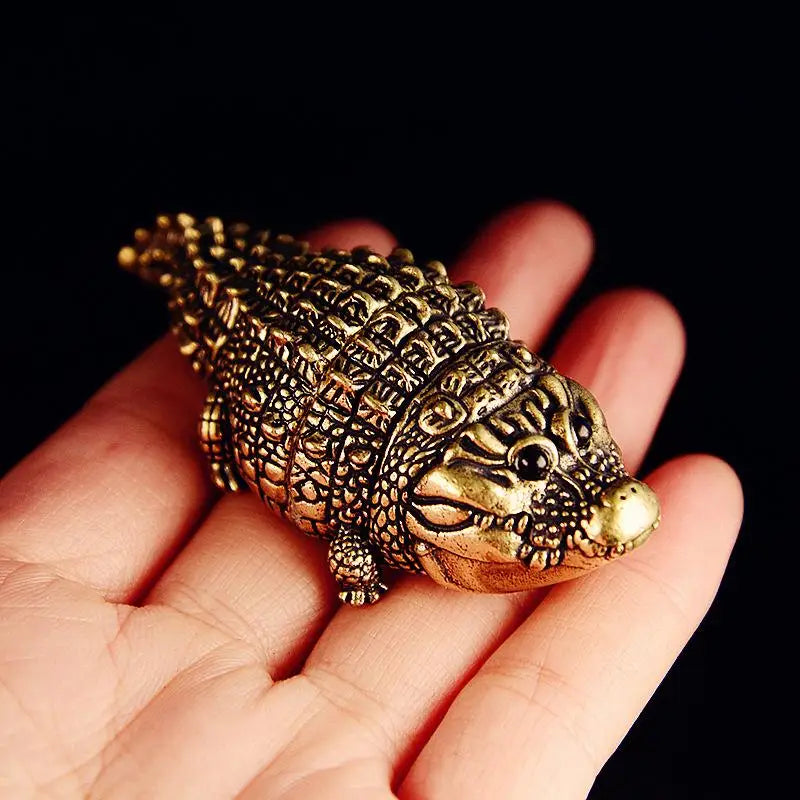 figurine crocodile dorée reptile réaliste ornement maison décoration feng shui artisanat bronze antique