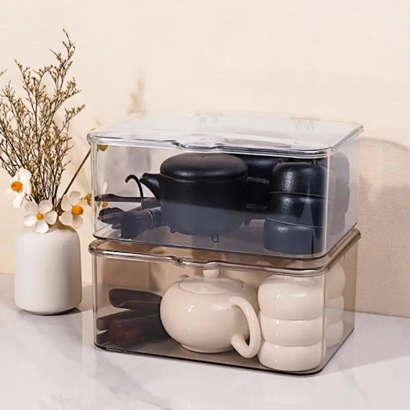 boîtes rangement transparentes modernes clics livres stylos théière tasses masques télécommande