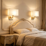 lampes murales modernes élégantes beige clair doré abat jour texturé fixées mur pull chain