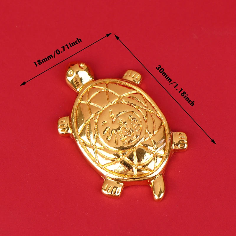 pendentif tortue dorée motif cuir rouge orné feng shui chance richesse décoration intérieure souvenir